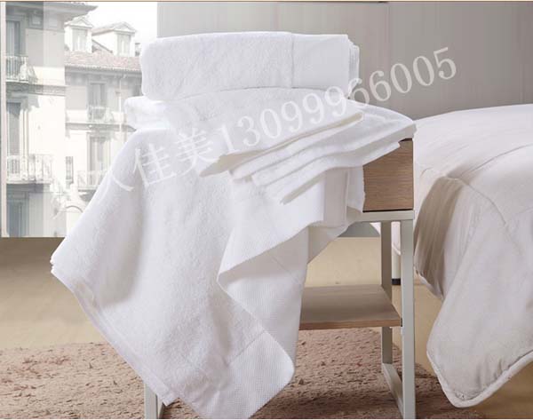 出门旅游住酒店时，你会注意客房内毛巾、浴巾等物品的摆放位置吗？